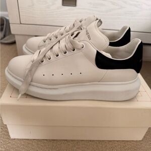 Alexander McQueen Oversized Sneakers White and Black Men's size 40 / 10